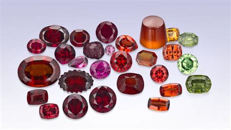 What Color is Garnet Stone: A Kaleidoscope of Nature's Palette